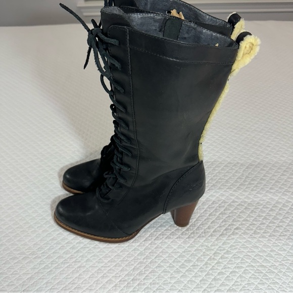 UGG Women’s Black Leather Lace-Up & Zip Boots with Fur Trim Sz 8 - Picture 3 of 9